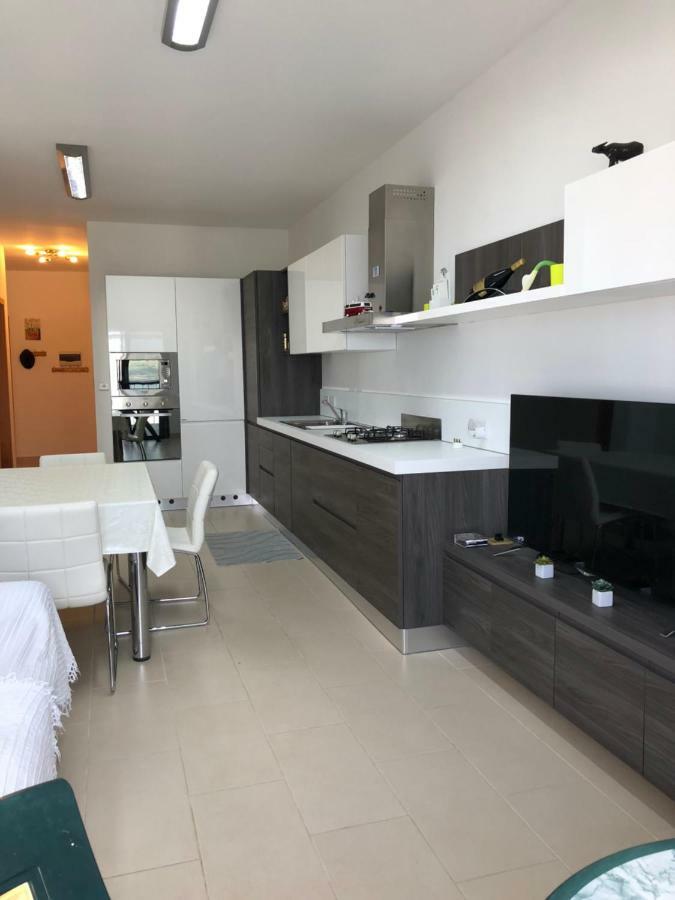 Modern Apartment With Sea View Mellieħa Exteriör bild